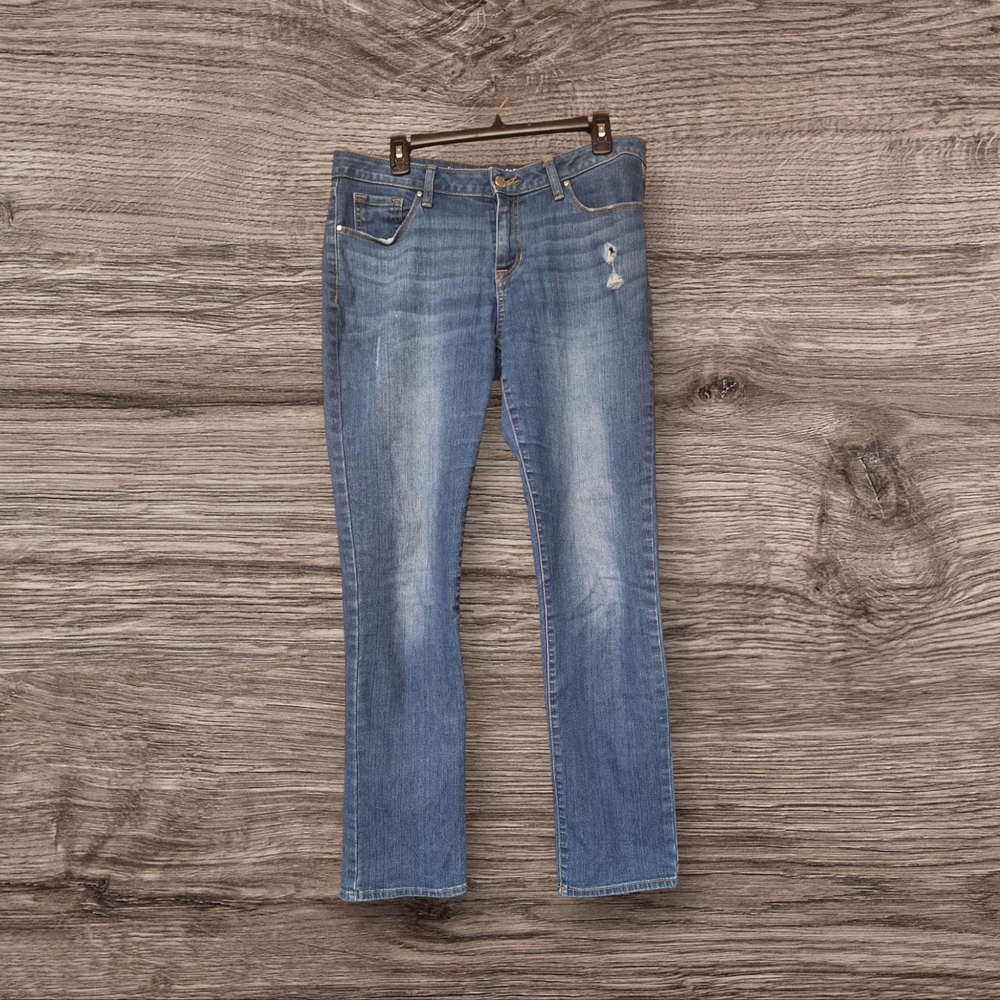 Apt. 9 Blue Straight Leg Jeans with Classic Denim Style